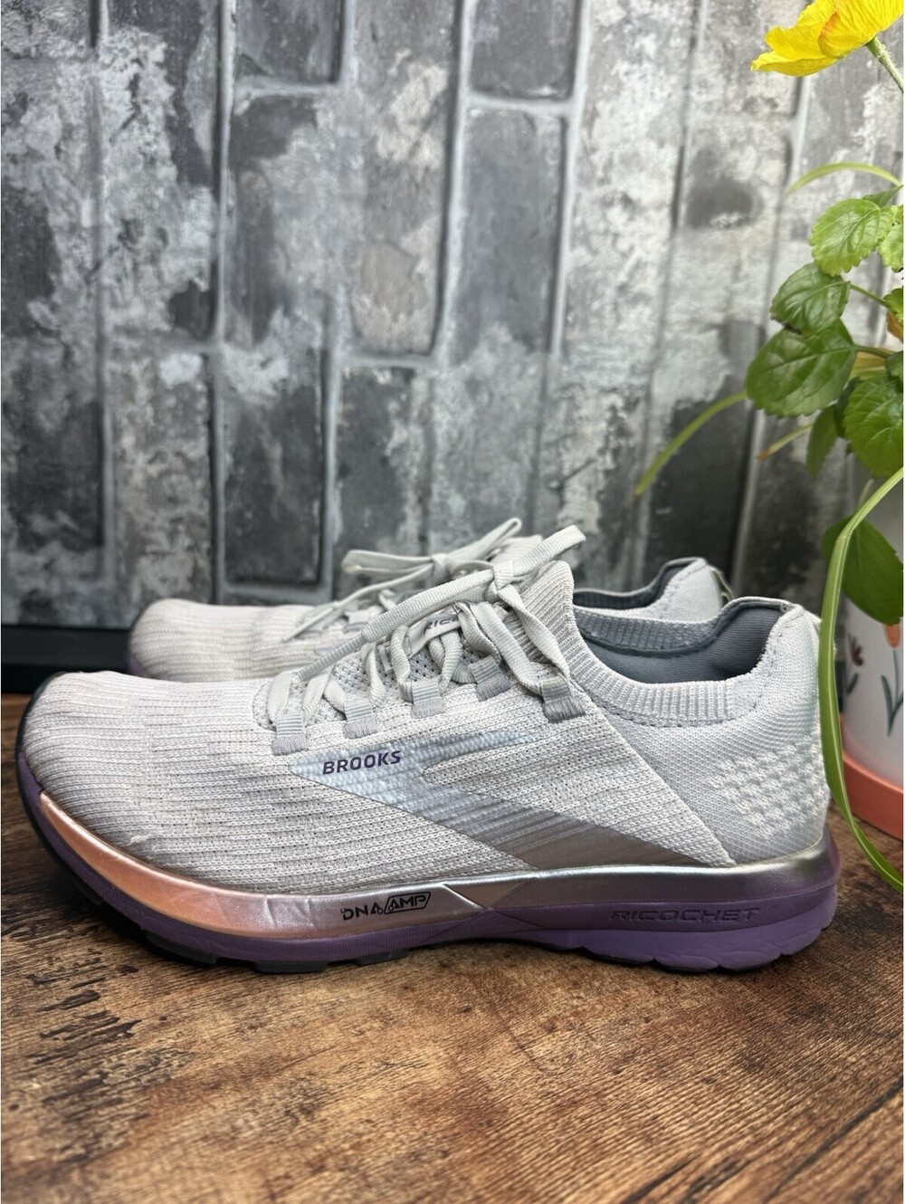 Brooks Ricochet 2 Gray/Purple/Black Solid Low Top Lace-Up Running Sneaker Rubber